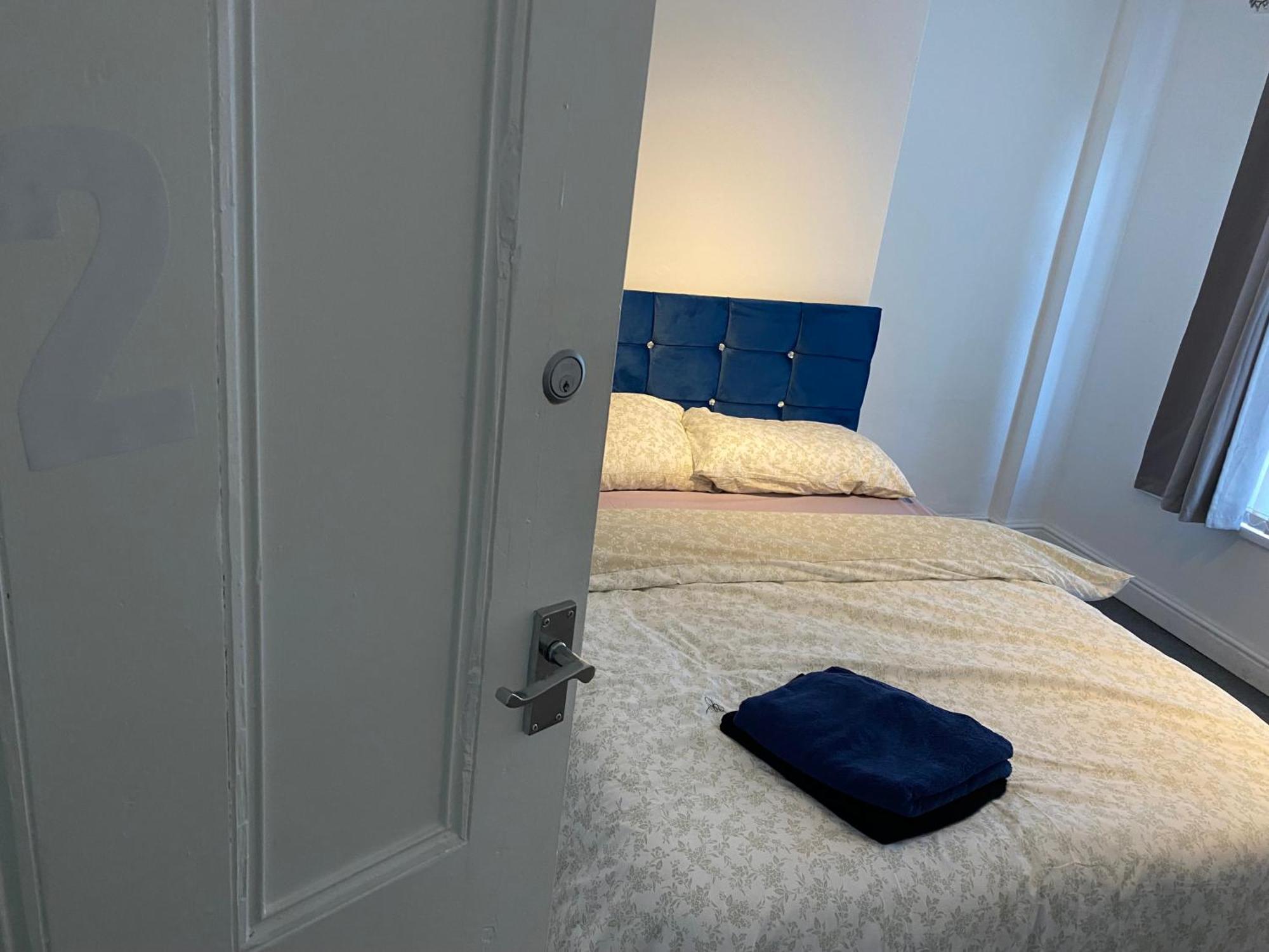 Marvellous Room 2 Stoke-on-Trent Ngoại thất bức ảnh